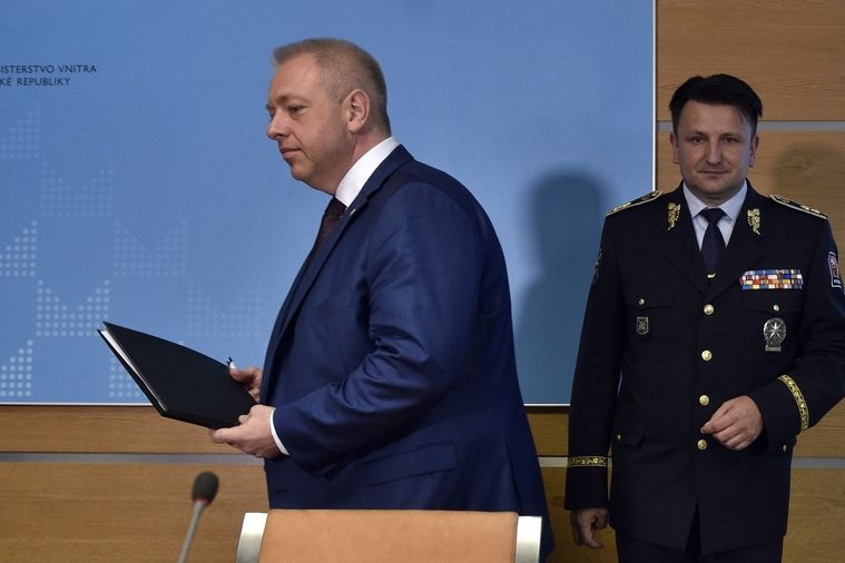 Ministr vnitra Milan Chovanec (vlevo) a policejní prezident Tomáš Tuhý.