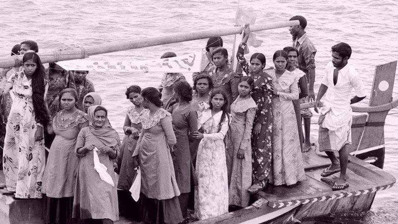 Cestující na tradičním maledivském plavidle doni