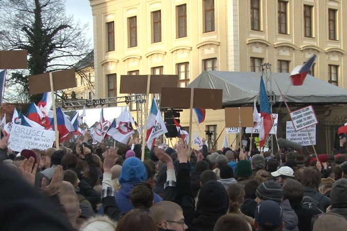 Demonstrace na Hradčanském náměstí v Praze