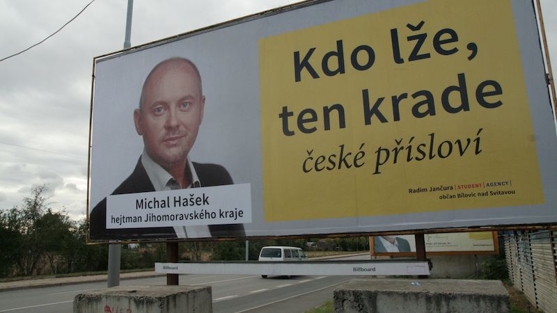 Michal Hašek na billboardu Radima Jančury