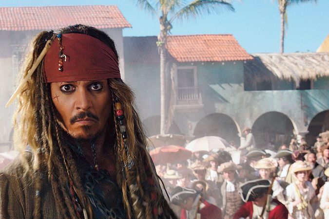 Jako kapitán Jack Sparrow v dalším pokračování fantastických dobrodružství Piráti z Karibiku: Salazarova pomsta.