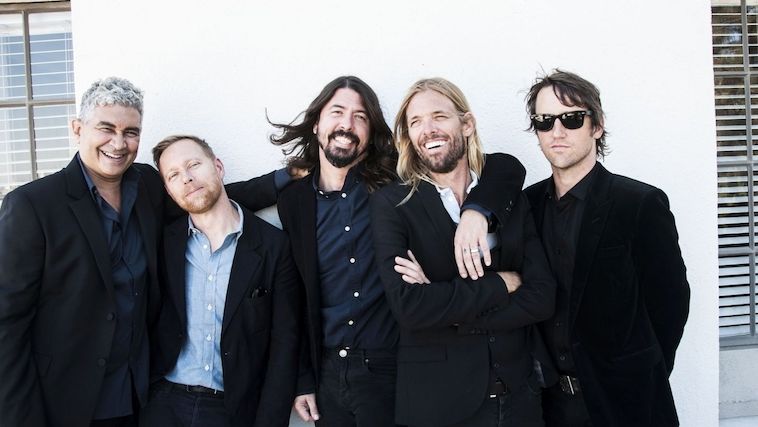 Foo Fighters hrají dál