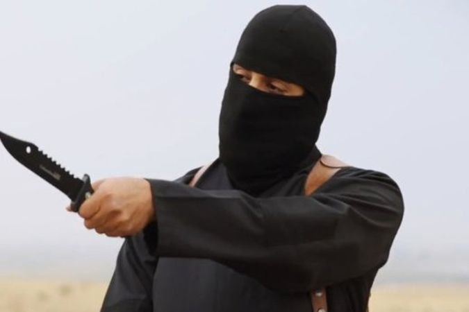 Džihádista John, jehož média identifikovala jako Brita kuvajtského původu Mohammeda Emwaziho.