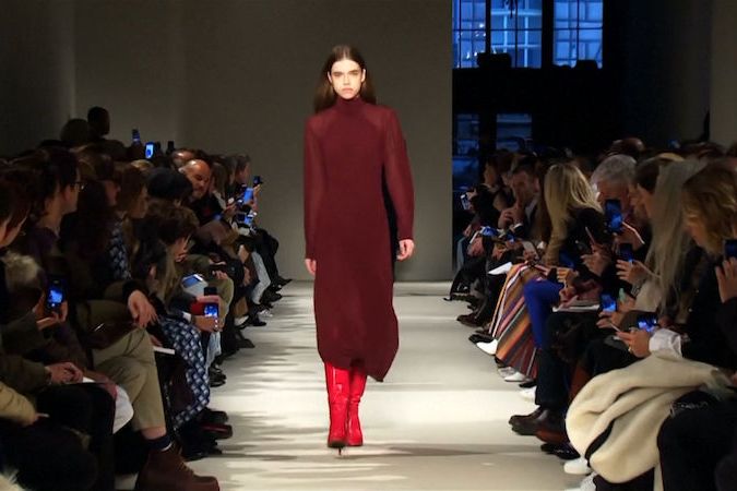 BEZ KOMENTÁŘE: Victoria Beckhamová představila novou kolekci na Týdnu módy v New Yorku