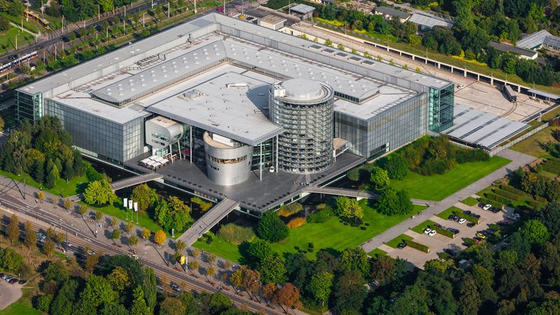 Skleněná manufaktura Volkswagenu ukončila po 24 letech provoz