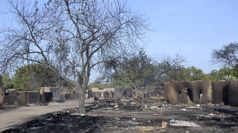 Čadská vesnice Ngouboua po víkednovém útoku Boko Haram 