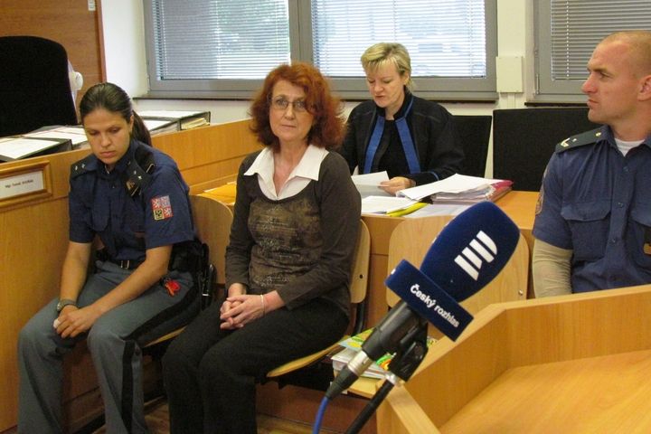 Obžalovaná bývalá zdravotní sestra Věra Marešová u Krajského soudu v Ústí nad Labem