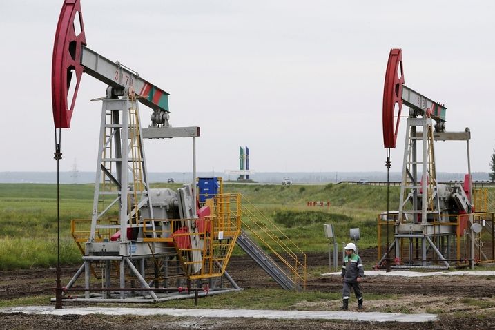 Těžba ropy u ruského města Ufa