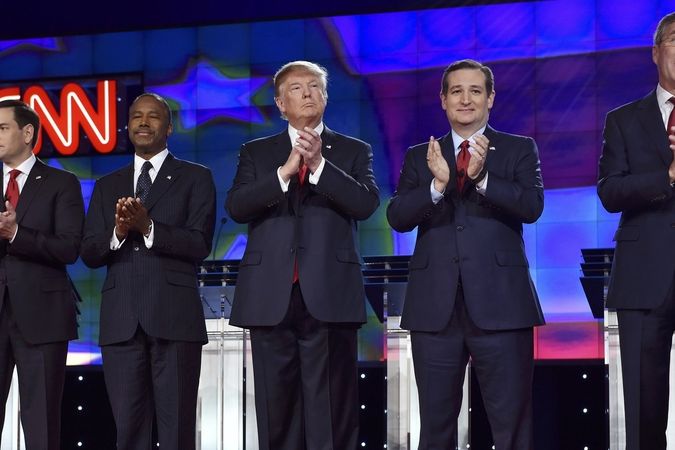 Debata republikánských uchazečů o post prezidenta USA. Zleva: senátor Marco Rubio, Ben Carson, podnikatel Donald Trump, senátor Ted Cruz a bývalý guvernér Jeb Bush.