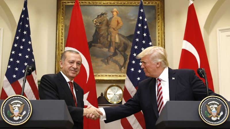 Zabránil jsem Erdoganovi v účasti ve válce na straně Íránu, tvrdí Trump