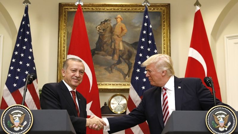 Prezidenti Turecka a USA Recep Tayyip Erdogan (nalevo) a Donald Trump