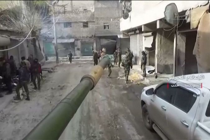 BEZ KOMENTÁŘE: Syrská armáda bojuje v ulicích Aleppa