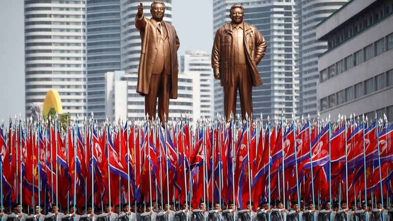 Severokorejci slaví narození Kim Ir-sena