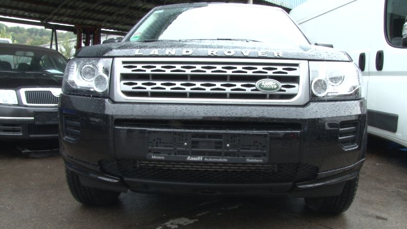 Do aukce jde i automobil značky Land Rover