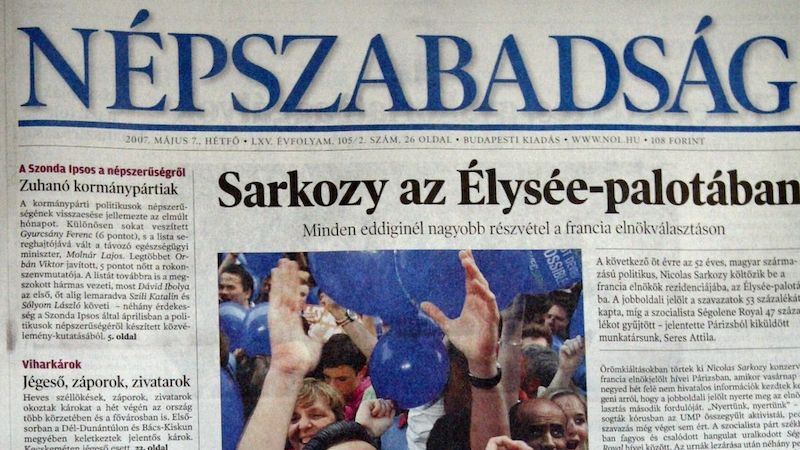 Titulní stránka straršího vydání listu Népszabadság 