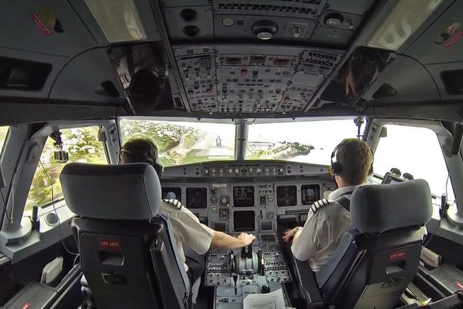 BEZ KOMENTÁŘE: Přistání na Madeiře z pohledu pilota