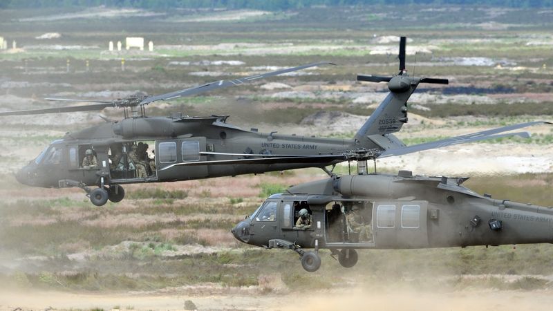 Vrtulníky americké armády UH-60 Blackhawk na cvičení NATO v Polsku 