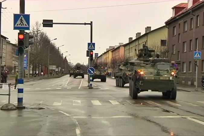 BEZ KOMENTÁŘE: Americký vojenský konvoj vyrazil z Estonska