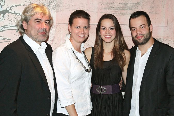 S rodiči a bratrem. Zleva táta Leo, máma Drahomíra, Karolina a bratr Radko.