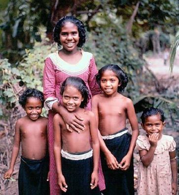 Maledivská rodina z přelomu sedmdesátých a osmdesátých let 20. století