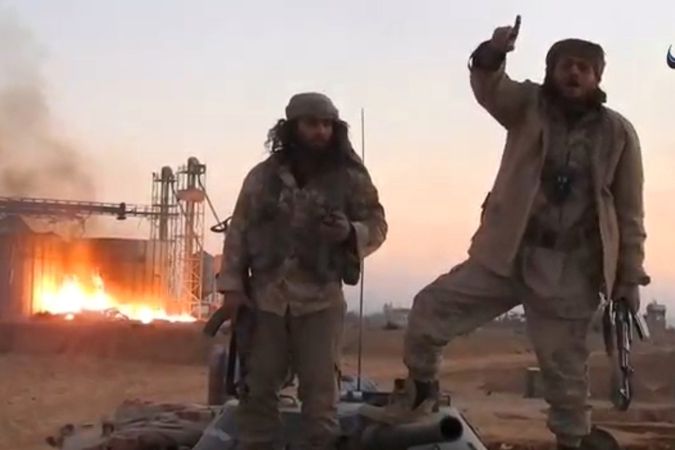 Záběr z videa zvěřejněného IS, který byl pořízen pravděpodobně v Palmýře.