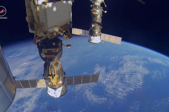 BEZ KOMENTÁŘE: Pozdrav ruských kosmonautů z ISS 