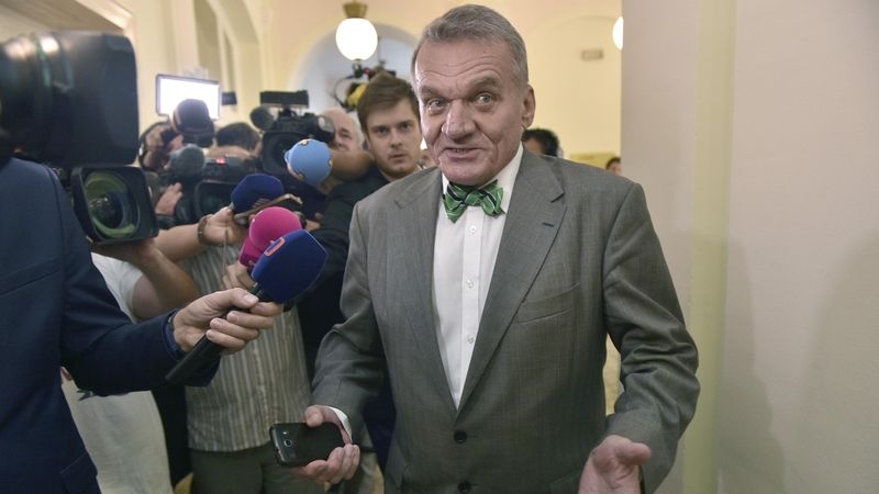 Obžalovaný bývalý pražský primátor Bohuslav Svoboda přichází k městskému soudu