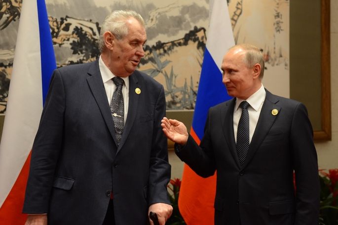 Prezident Miloš Zeman (vlevo) s ruským prezidentem Vladimirem Putinem.