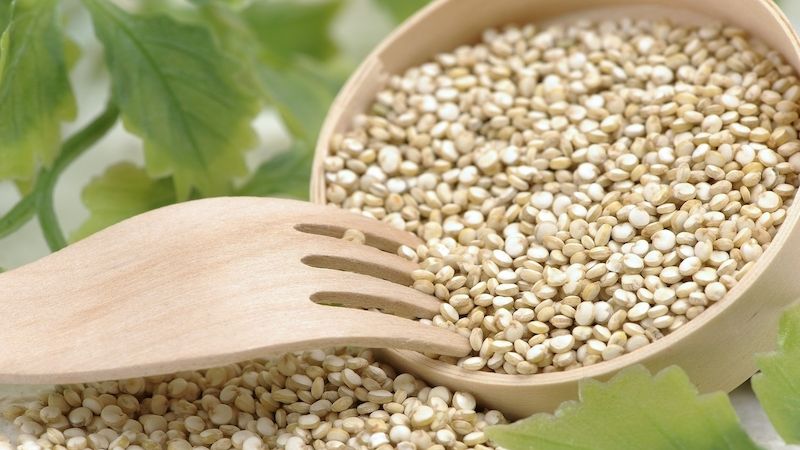 Quinoa je zdravá stejně jako ostatní obiloviny, ale jinak na ní není nic magického.