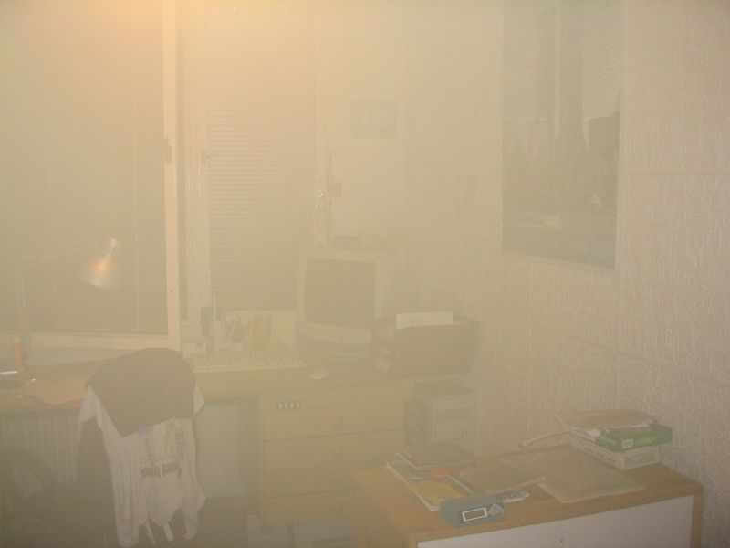 V celém bytě paní Martiny byl hustý štiplavý dým z hořících instalací.