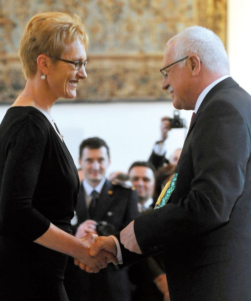 Před osmi lety obdržela od tehdejšího prezidenta Václava Klause Zlatý záchranářský kříž za výjimečný přínos pro záchranářství.