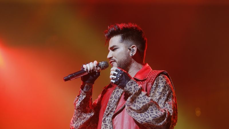 RECENZE: Hlasové žonglování Adama Lamberta stojí nad písněmi