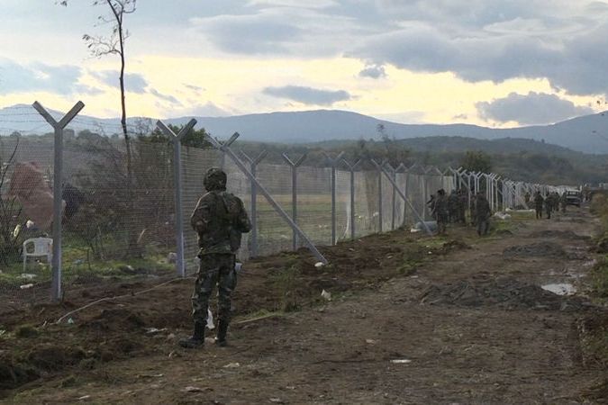 BEZ KOMENTÁŘE: Makedonie pokračuje se stavbou hraničního plotu