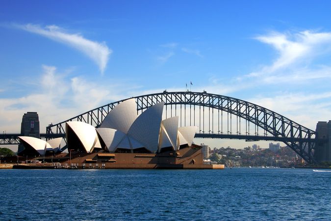 Takto vypadá asi nejslavnější panorama Sydney - budova Opery a Přístavní most pěkně pohromadě.