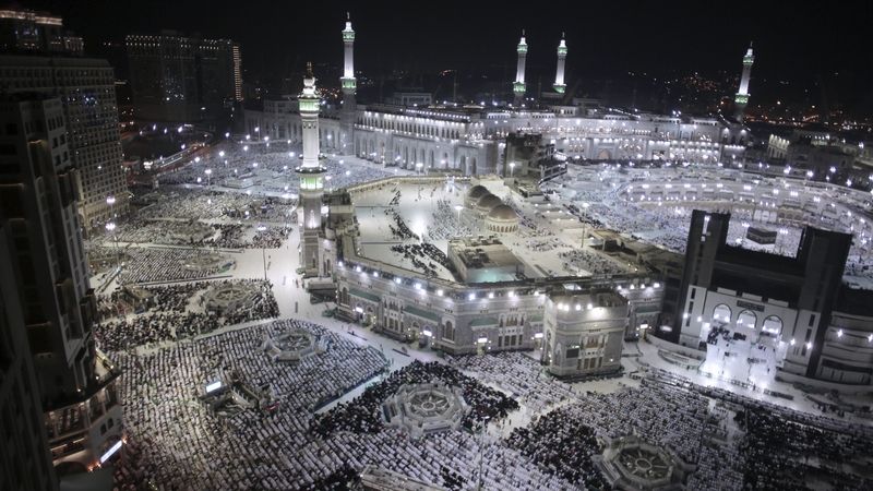 K Velké mešitě v Mekce se sjely na dva milióny muslimů 