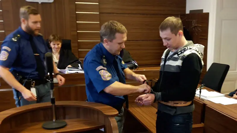 Za ubodání známého, který se mu „navážel do rodiny”, si mladík odsedí 14 let - Novinky