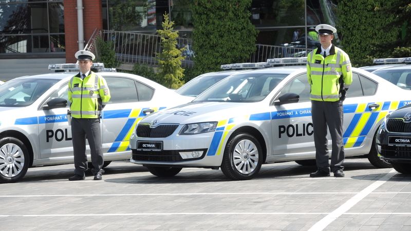 Předání policejních octavií v Mladé Boleslavi