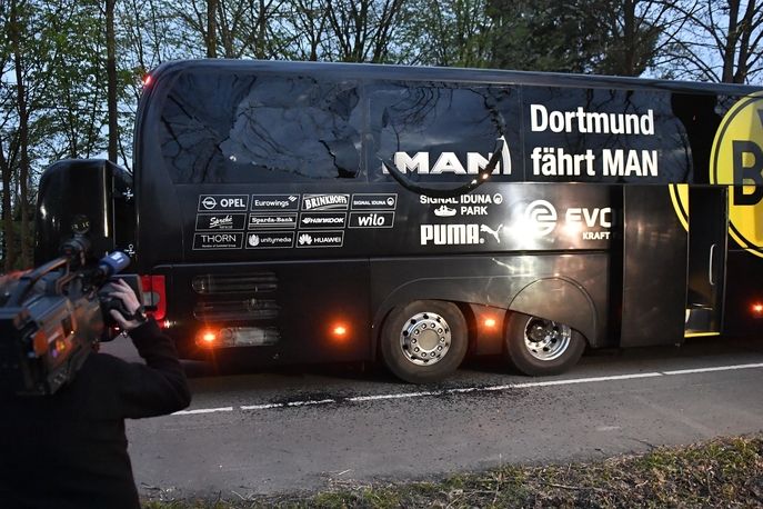 Autobus fotbalistů Borussie Dortmund po výbuchu 