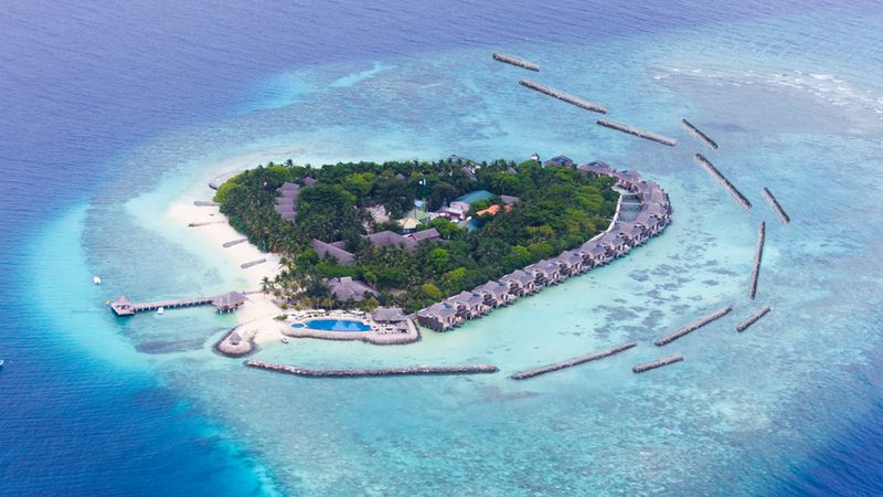 Maledivy tvoří zhruba 1200 pohádkových ostrůvků rozesetých ve vodách Indického oceánu.