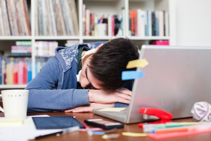 Jedním z často podceňovaných příznaků nejakého problému bývá u mladých lidí nadměrná únava bez zjevné příčiny. 
