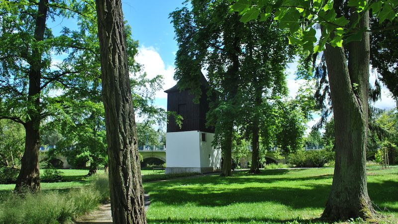 Zvonička u kostelíka vystaveného na památku popravených  kutnohorských havířů