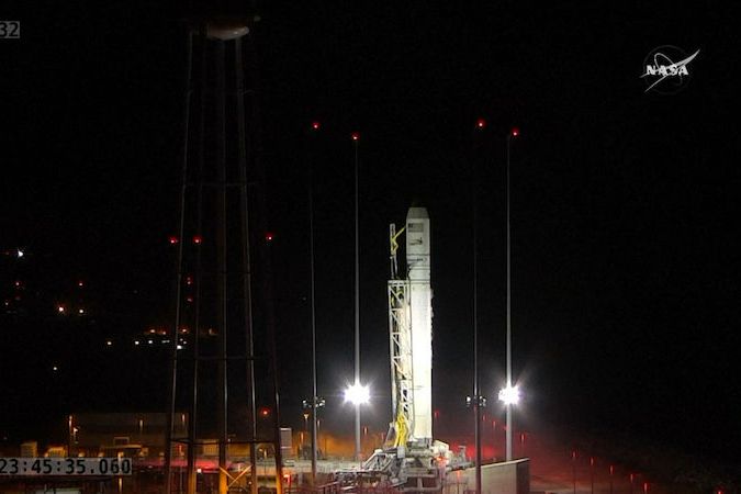 BEZ KOMENTÁŘE: Raketa Antares se zásobovacím modulem odstartovala k ISS