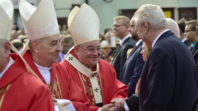 Prezident Miloš Zeman při setkání s kardinálem Dominikem Dukou.