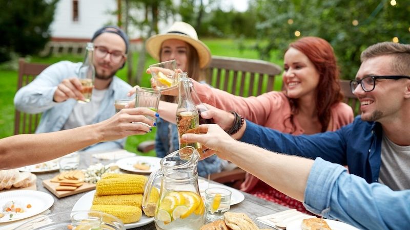 Užijte si zahradní párty s osvěžujícími letními koktejly. 