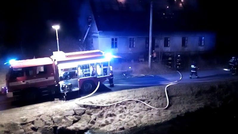 Noční požár rodinného domu v Lipové