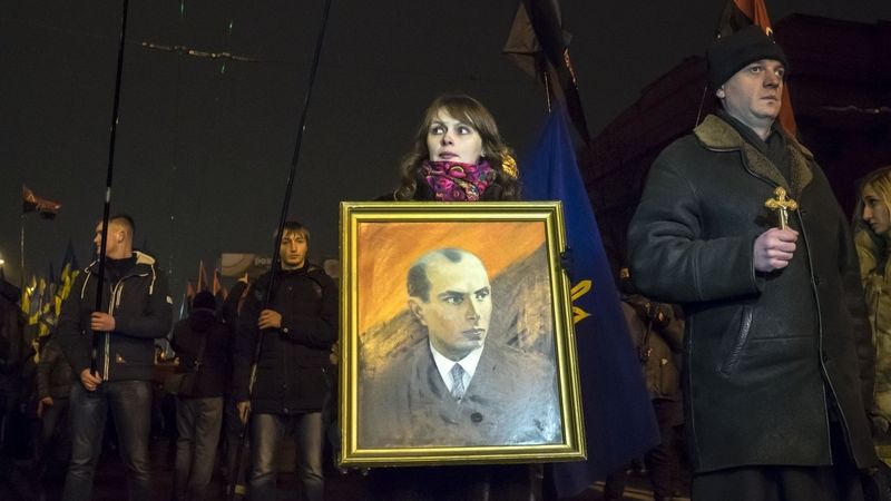 Průvod v centru Kyjeva při příležitosti oslav narození Stepana Bandery 