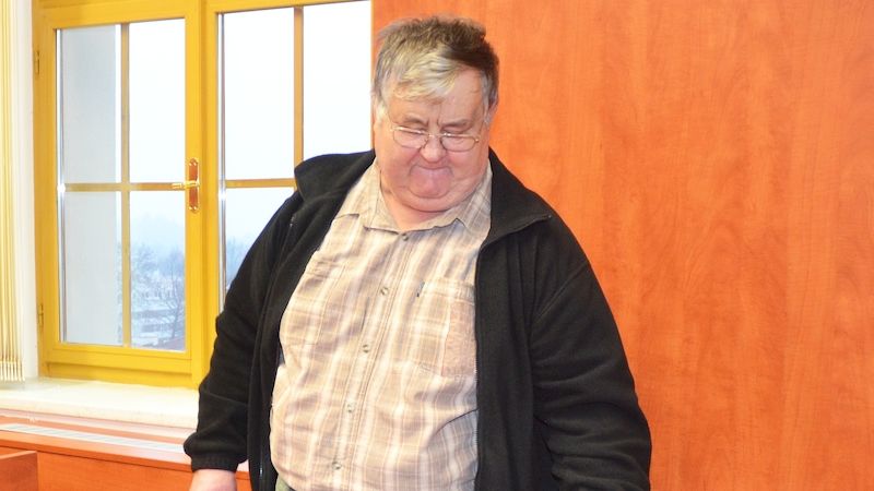 Přestupky řešil u piva. Trestaný starosta jde do voleb