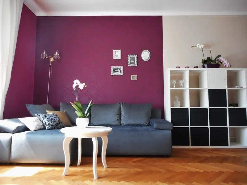 majitelka bytu v cinzaku si zaridila obyvaci pokoj ve stylu glamour novinky cz