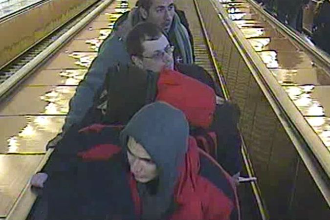 BEZ KOMENTÁŘE: Útočník zachycený na kamerách v metru