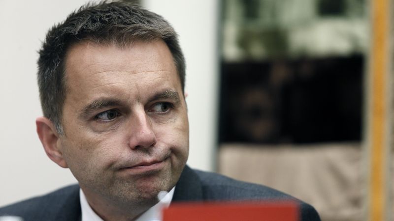 Malíř a odsouzený. Slovenská koalice se pře o nového guvernéra centrální banky